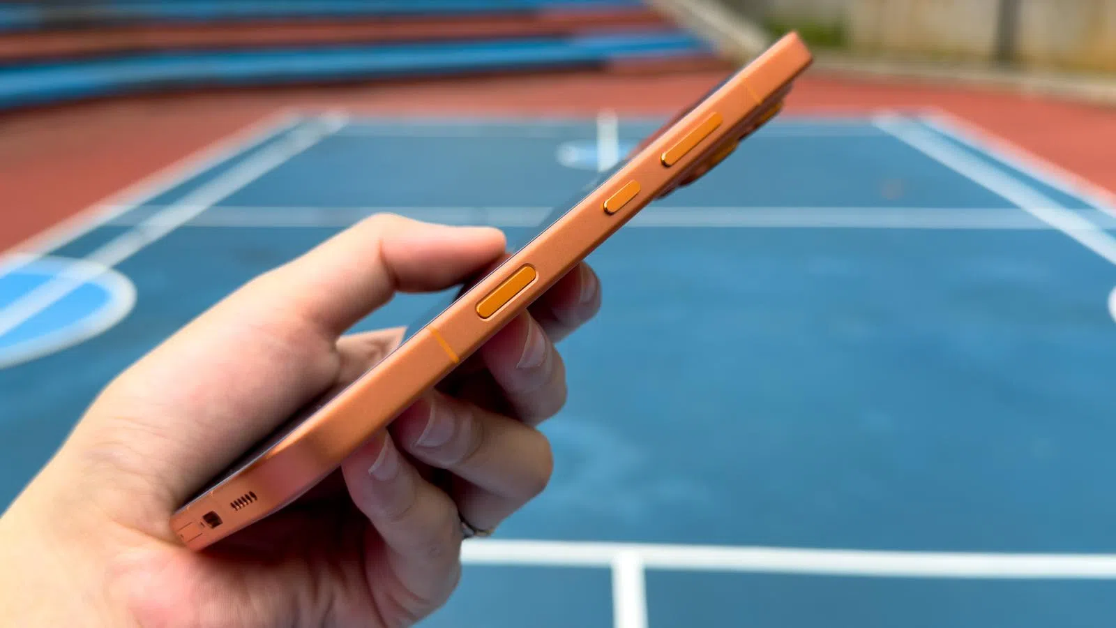 7.8mm thin despite the 7,000mAh battery — an engineering feat.