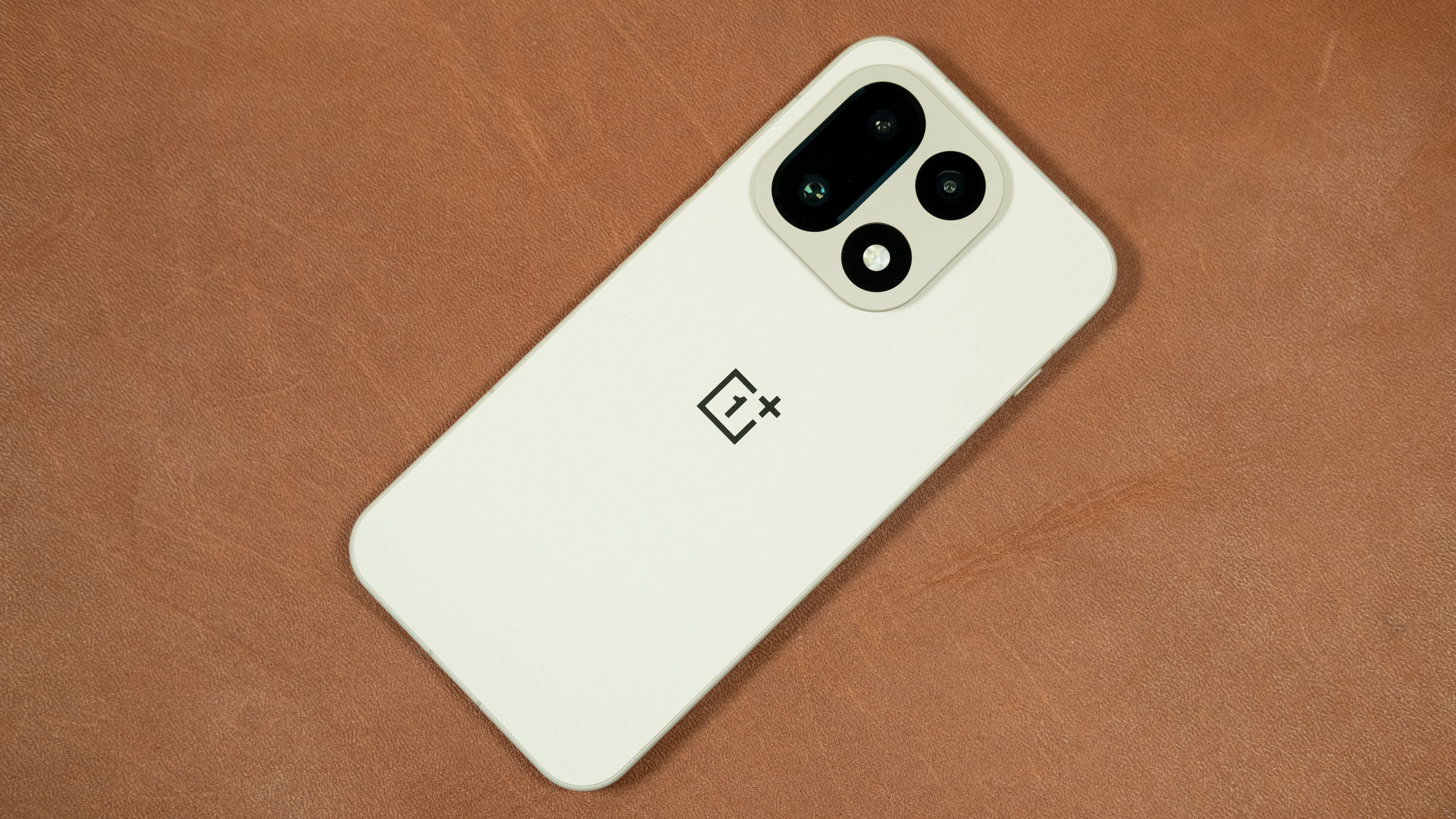 OnePlus 15 Review: Battery Life That Lasts Days, Not Hours