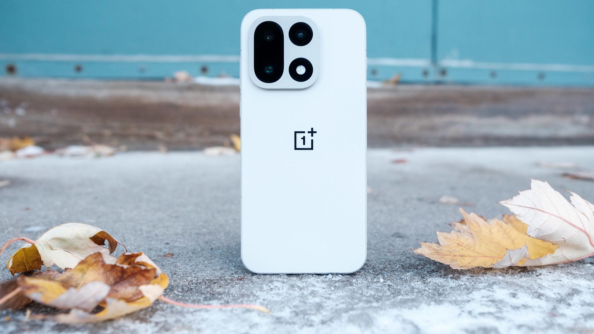 OnePlus 15 Review: Battery Life That Lasts Days, Not Hours