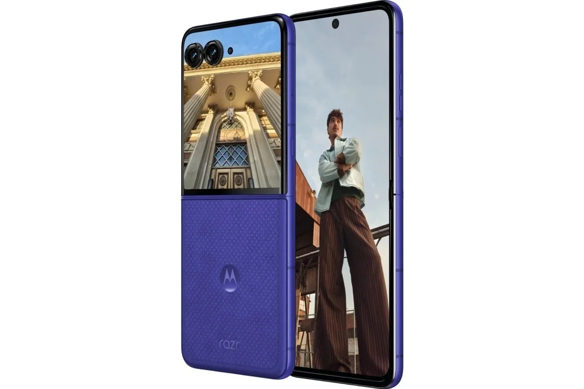 Razr Ultra 2026 in Deep Purple — a striking departure from the standard glass-and-metal field.